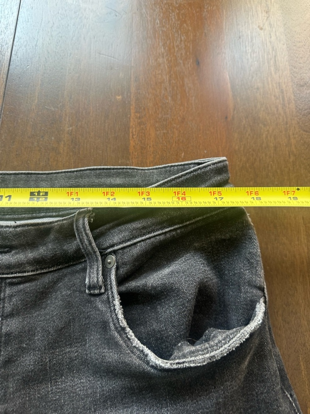 Evereve Women’s The Ever Straight Jeans - Charcoal Gray Distressed Hem Sz 32 - Picture 5 of 8